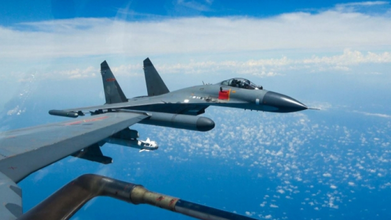 Светът настръхна: Две дузини военни самолети на Китай кръжаха около Тайван