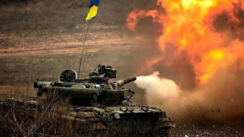 ВИДЕО от войната: Руските сили засипаха с огън настъпваща танкова колона на ВСУ край Клещеевка