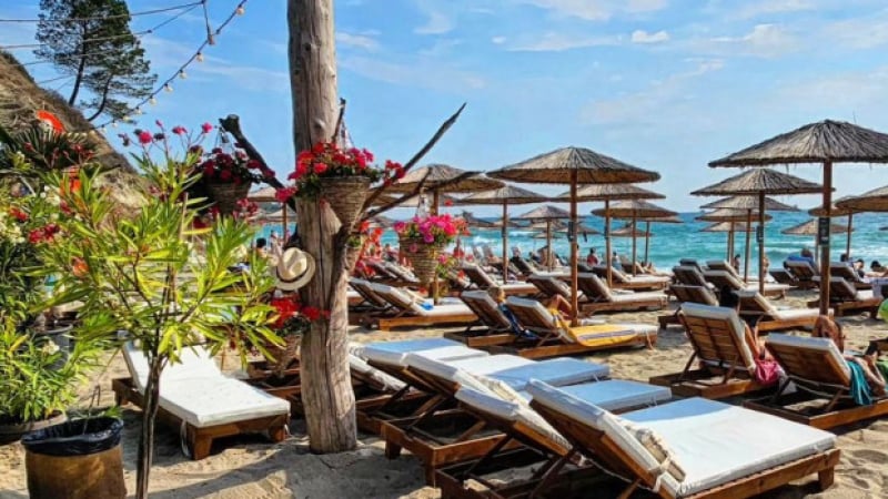 Румънци се влюбиха в плаж край Варна: По-красив е дори от тези в Гърция