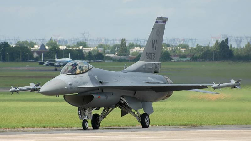 ZDF каза кой ще има превъзходство в небето над Украйна след доставката на F-16 на Киев