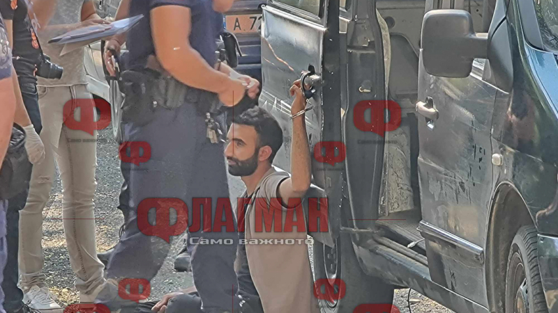 Екшън в час пик: Три патрулки преследват черен софийски "Мерцедес" по улиците на Бургас, а накрая... СНИМКИ 