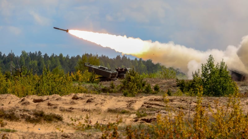 Forbes: САЩ пращат на Украйна страшно оръжие, ще реши ли войната
