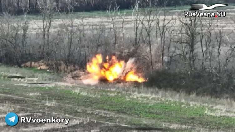 ВИДЕО от войната: FPV дронове унищожават техника и укрепления на ВСУ