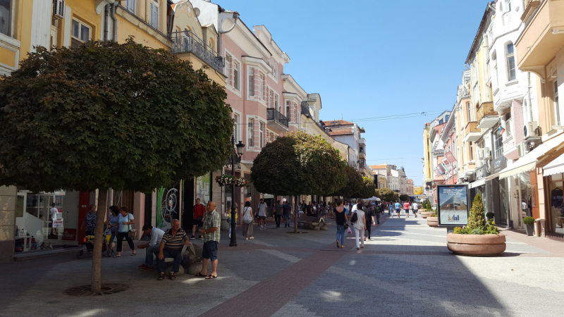 СНИМКА показва Главната на Пловдив по време на Прехода, ще я познаете ли