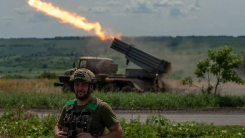 ВИДЕО от войната: Украинска ракетна атака унищожи жива сила и техника