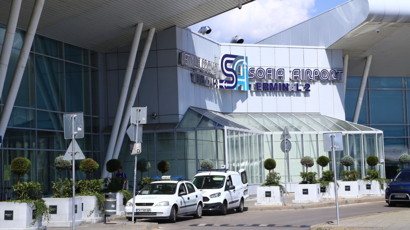 Извънредно: Самолет кацна аварийно на летище София, причината е ужасна