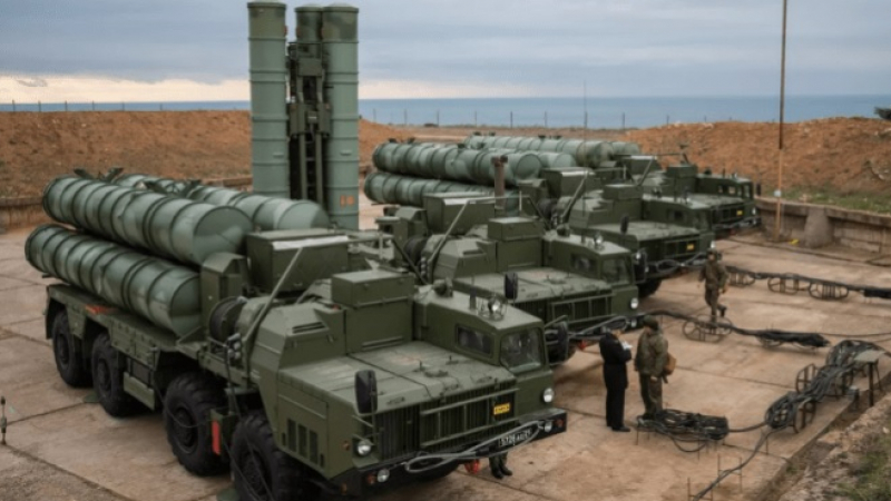 Спътникова СНИМКА показва последствията от удара по руската база на ПВО в Крим
