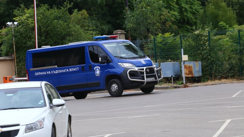 Разпитват Божков при драконови мерки за сигурност! Изненадващо се появи и съпругата на... СНИМКИ