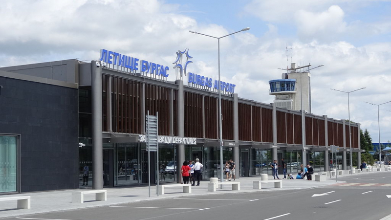 Сигнал за жена с тиктакаща раница подлуди летище Бургас 