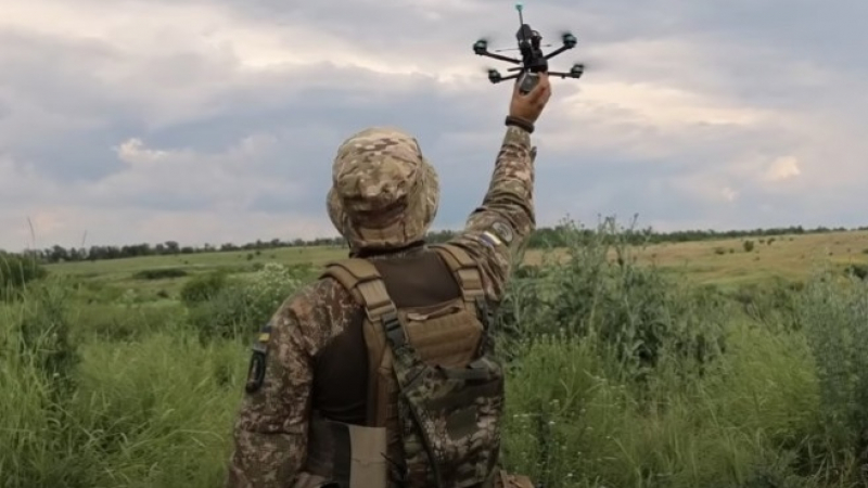 ВИДЕО от войната: Украински дрон взриви блиндаж на руските сили