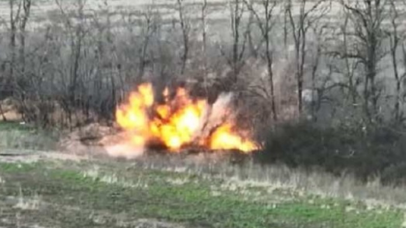 ВИДЕО от войната: Показаха как руски дронове "Ланцет" унищожават техника на ВСУ