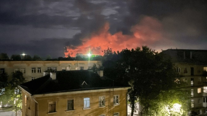 Мащабни атаки тази нощ: Дронове атакуваха руско летище, взривове ехтят в Киев ВИДЕО