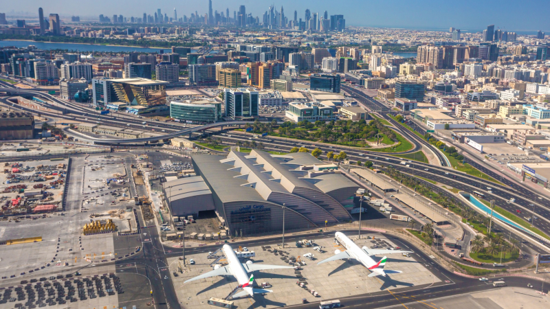 Ужас: Свалиха дете от полет за Дубай заради нелепа причина