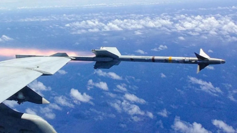 Forbes: Ракети срещу Shahed: Как ВСУ могат да използват AIM-9