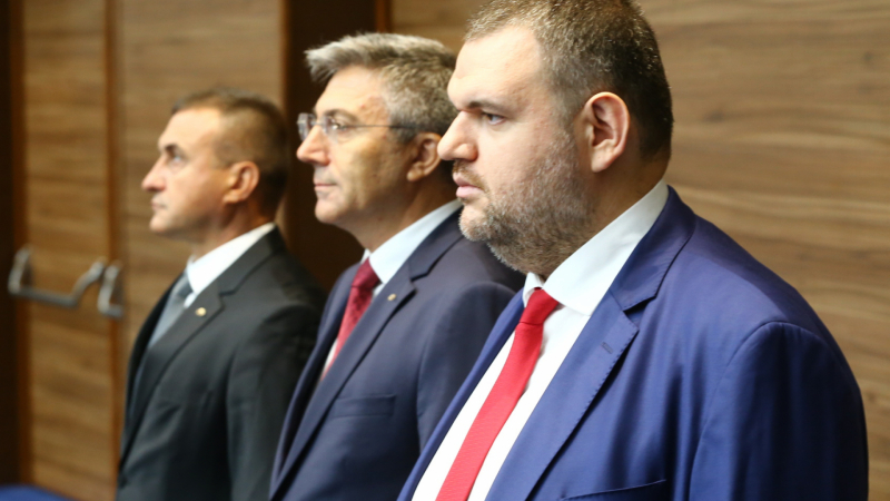 Официално: Пеевски остава сам начело на ДПС в парламента