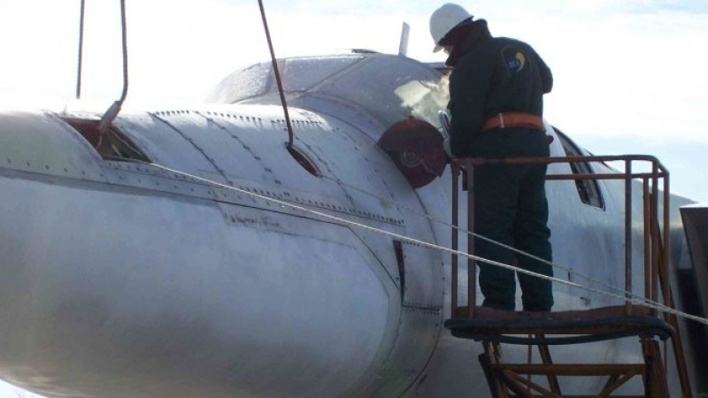 Сателитни СНИМКИ разкриха странни промени в руските бомбардировачи Ту-22 и Ту-55 на летище "Дягилево"