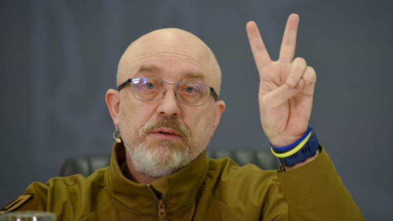Голяма рокада в Украйна: Взеха главата на министъра на отбраната