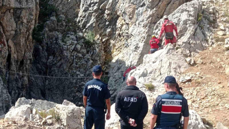 Български доброволци участват в инфарктна спасителна операция в турска пещера 