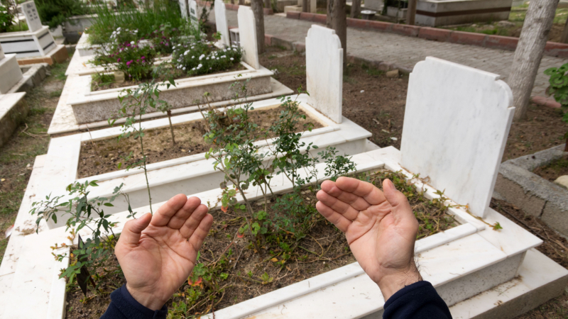„Къде отива душата“: Защо търновец поема разходите за погребения