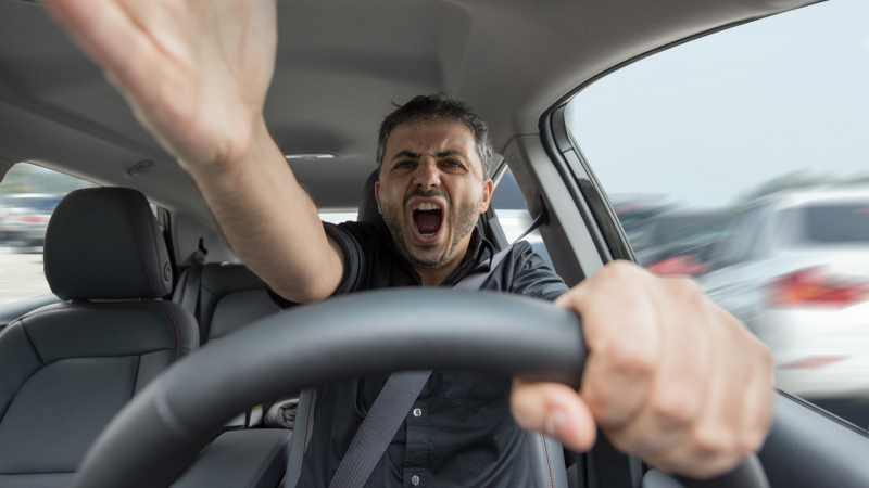 Агресия на пътя в Бургас: Таксиметров шофьор засече колежка, а последвалото е шокиращо СНИМКИ