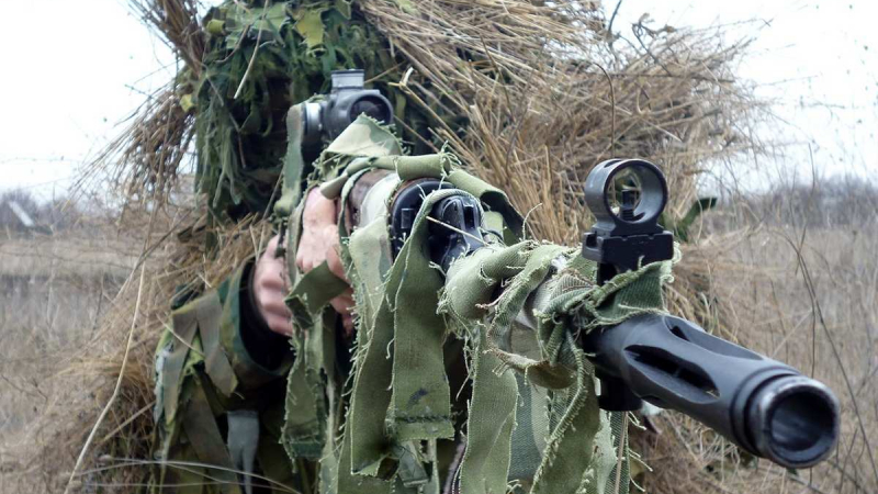 ВИДЕО от войната: Снайперист от "Смелите" ликвидира бойци на "Азов" 