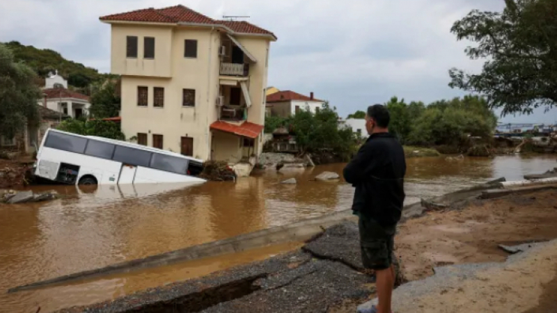 Бурята "Даниел": Без ток на остров Скиатос, магистралата Солун - Атина е затворена