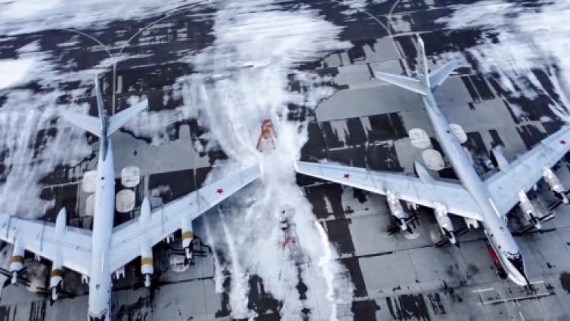 Британското разузнаване: Атаките с дронове по руски летища идват от...