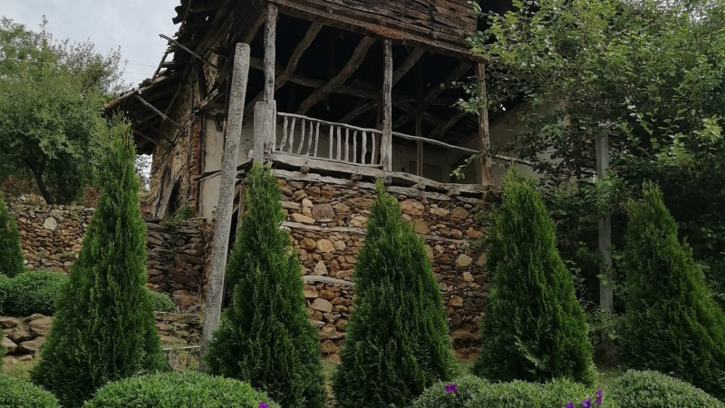 Това красиво българско село има само 7 жители и е създадено преди близо 500 г. СНИМКИ