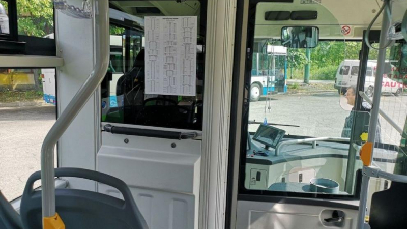 Пловдивчанин се качи на автобус и изживя страшен ужас: Караше като бесен, заби се в стена 
