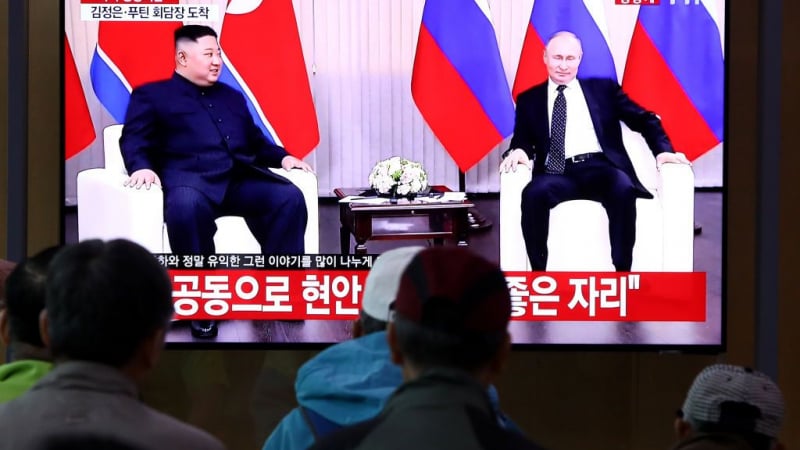 Путин се срещна с Ким Чен Ун на космодрума "Восточний" ВИДЕО
