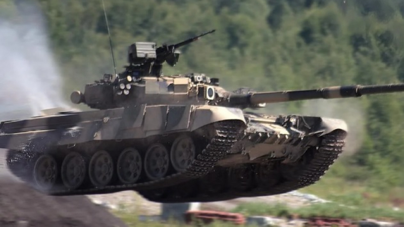 ВИДЕО от войната: Украински бойци унищожиха най-новия руски танк Т-90 "Пробив"