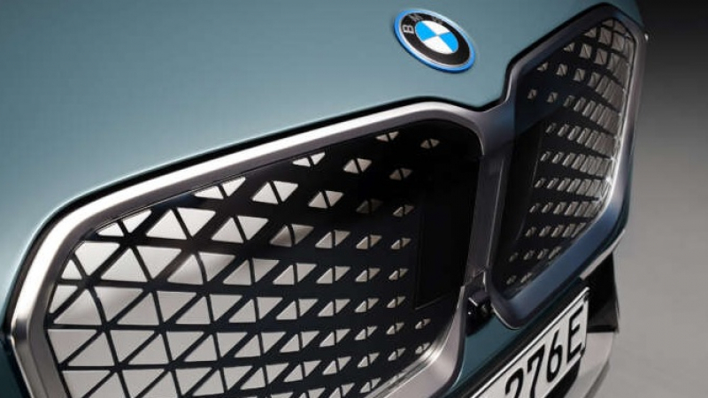 BMW представи своя най-достъпен електрически кросоувър СНИМКИ