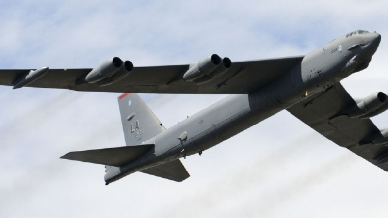 Американският бомбардировач B-52, прелетял на 200 км от Крим, носел на борда си...