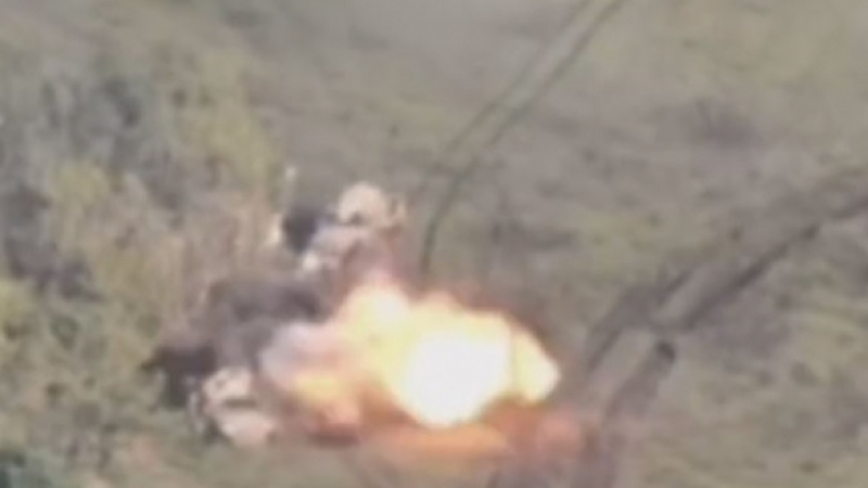 Руската артилерия унищожи колона от US бронирани машини Oshkosh M-ATV ВИДЕО