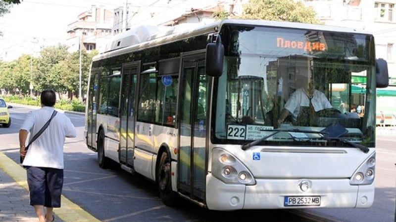 Гаф в Пловдив: Ученици не успяха да се качат в автобус, причината е абсурдна