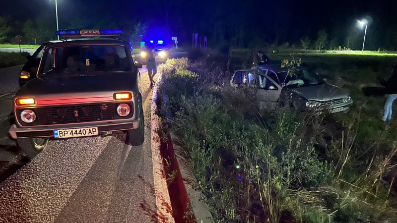 Мъртвопиян шофьор скочи в „Проклятието на АПИ“ край Враца СНИМКИ