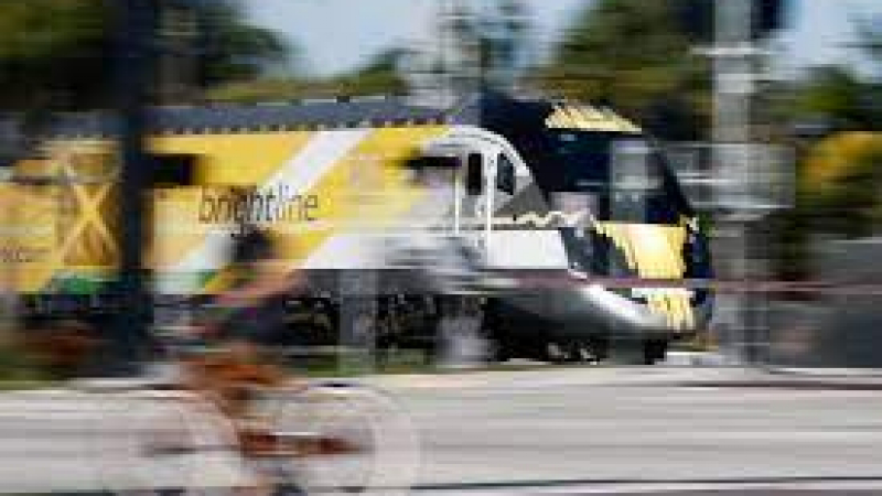 Адско меле между товарен влак и джип взе 5 жертви във Флорида ВИДЕО