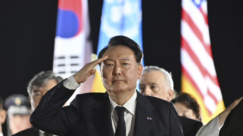 Защо Южна Корея показа военната си мощ? ВИДЕО