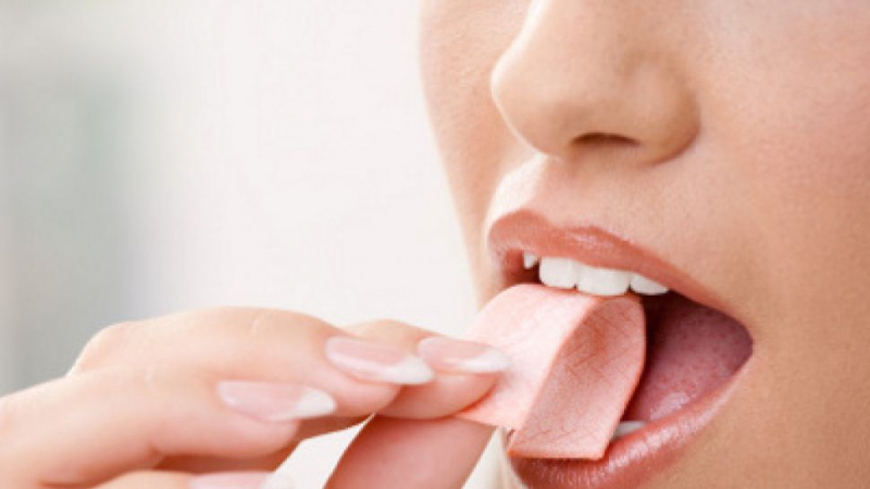 Какво се случва в стомаха ни, когато глътнем дъвка?