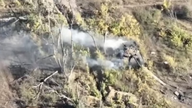 ВИДЕО от войната: Украински дрон порази най-новия руски танк Т-72Б3М