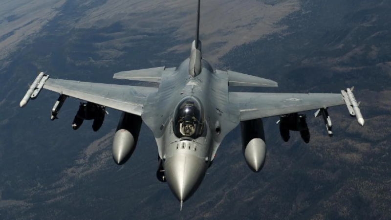Пентагонът: Започна езиковата подготовка на украински пилоти за обучение на F-16