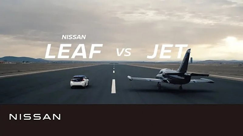 Кой е по-бърз? Nissan Leaf в драг битка с реактивен самолет ВИДЕО 