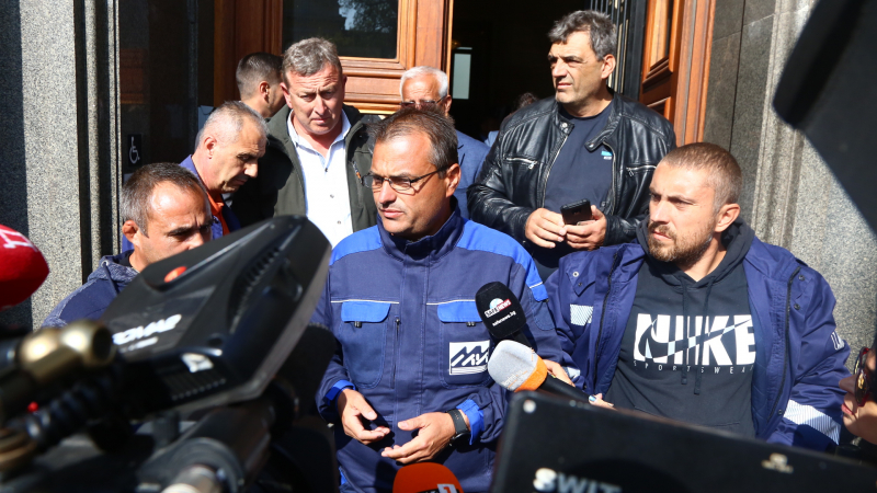 Борисов, Пеевски и Кирил Петков водят лично разговорите с протестиращите миньори СНИМКИ