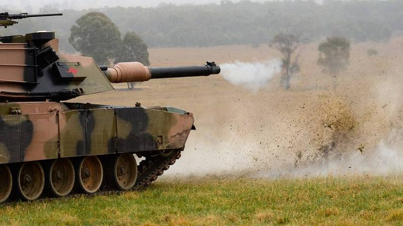 Military Watch разкри кой управлява и поддържа танковете Abrams в Украйна 