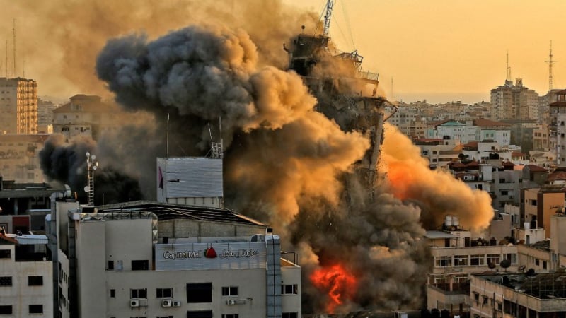 Целим се в Хамас: Израелските военни разрушиха два блока в Ивицата Газа ВИДЕО