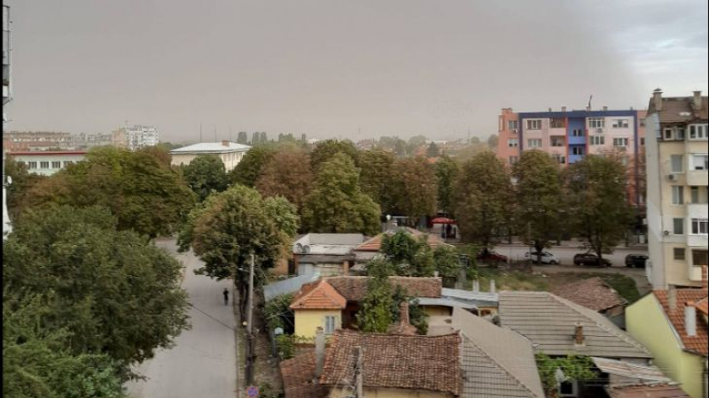 До часове страховито време удря този район в България, СНИМКИ разкриват началото на ужаса