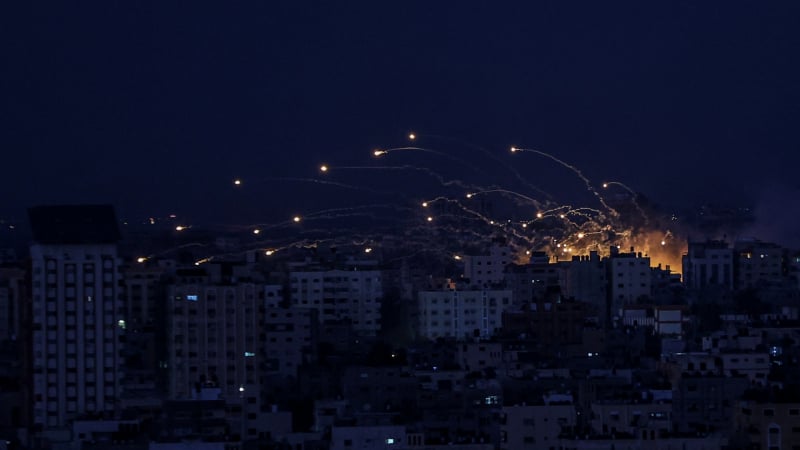 "Хамас" засипа с порой от ракети Тел Авив, Нетаняху се закани люто и на "Хизбула"