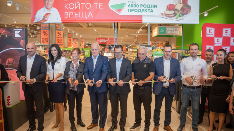 Kaufland открива днес 14-тия си хипермаркет в София с изложба на знакови предмети на Христо Стоичков
