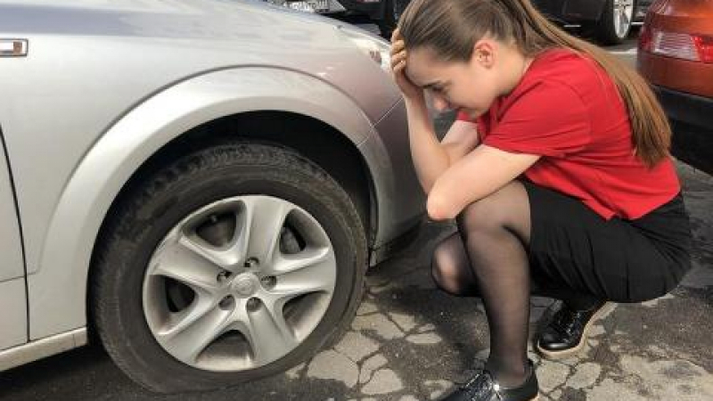 Шофьорка спука гума в Бургас, последвалото я потресе СНИМКА
