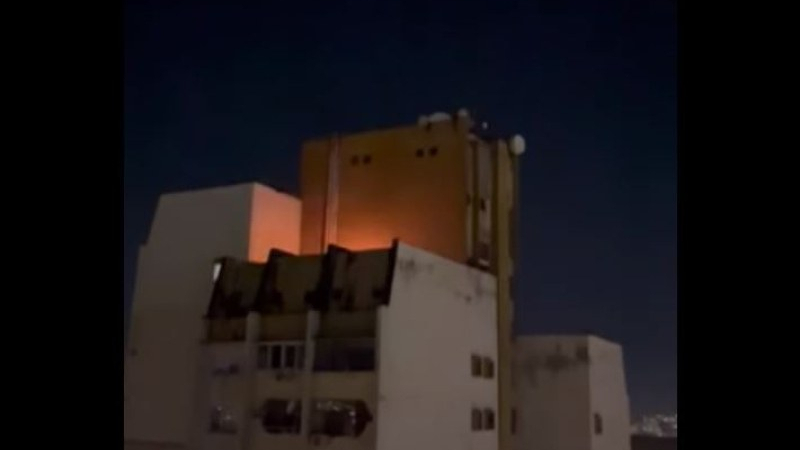 Мистериозна светлина на покрива на блок ошашави столичани 